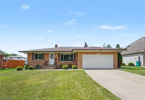 272 N Skyline Dr, Seven Hills, OH 44131