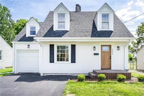 202 Morrison St, Struthers, OH 44471