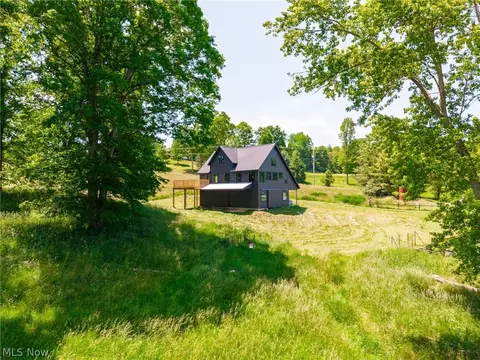 3640 NW Hope Rd, Magnolia, OH 44643