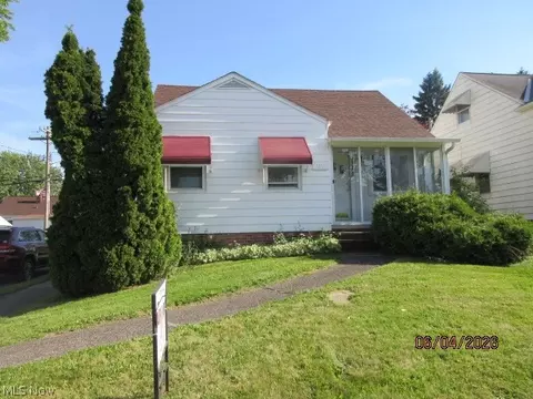 15626 Edgewood Ave, Maple Heights, OH 44137