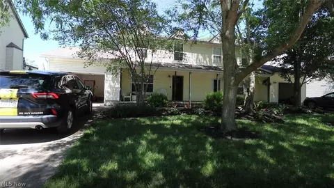 2325 Lakeside Dr, Lakemore, OH 44250
