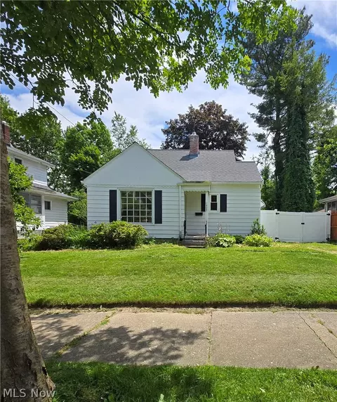 1404 Bryden Dr, Akron, OH 44313