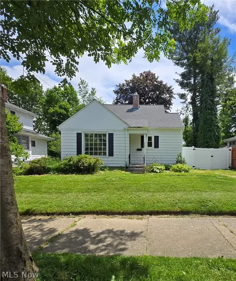 1404 Bryden Dr, Akron, OH 44313