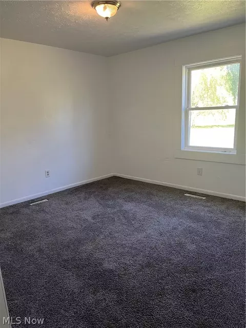 Bedroom - 2655 Pine Ridge Rd, Ashtabula, OH 44004 photo 2 of 4