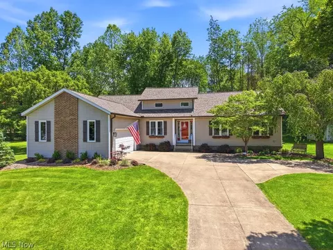 17357 Andras Dr, Walton Hills, OH 44146
