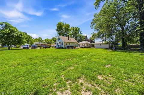 Exterior - 2027 W 16th St, Ashtabula, OH 44004 photo 2 of 4