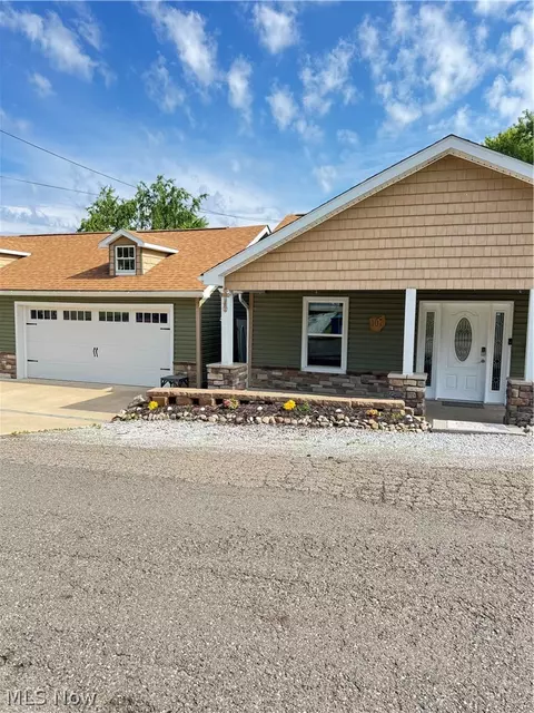 107 Broad St, Saint Clairsville, OH 43950