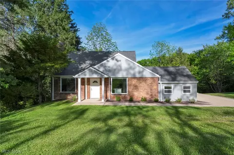 3975 Ellendale Rd, Moreland Hills, OH 44022