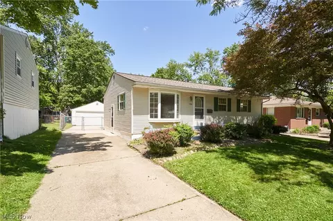 1056 Endicott Dr, Akron, OH 44313