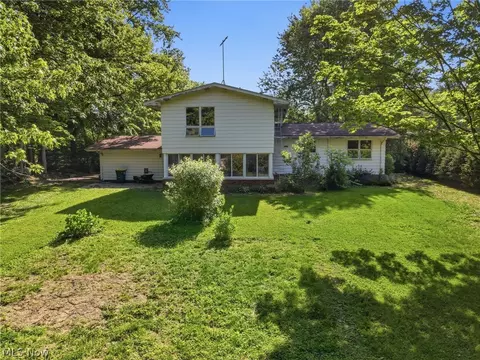 Exterior - 2648 River Rd, Willoughby Hills, OH 44094 photo 2 of 10