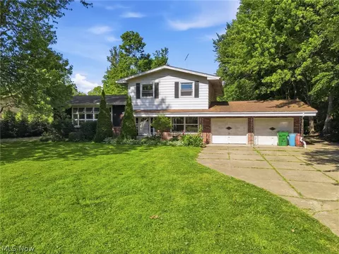 2648 River Rd, Willoughby Hills, OH 44094