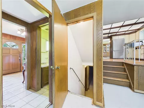Entry Way - 2648 River Rd, Willoughby Hills, OH 44094 photo 4 of 5