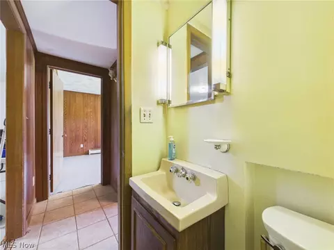 Bath - 2648 River Rd, Willoughby Hills, OH 44094 photo 1 of 4