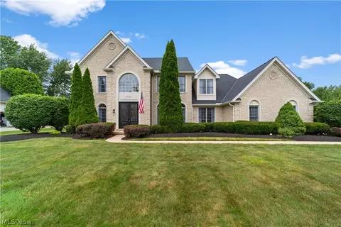 2794 Forest Lake Dr, Westlake, OH 44145