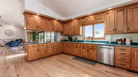 Kitchen - 10550 Amish Ridge Rd, Somerset, OH 43783 photo 3 of 5