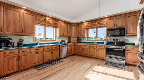 Kitchen - 10550 Amish Ridge Rd, Somerset, OH 43783 photo 2 of 5