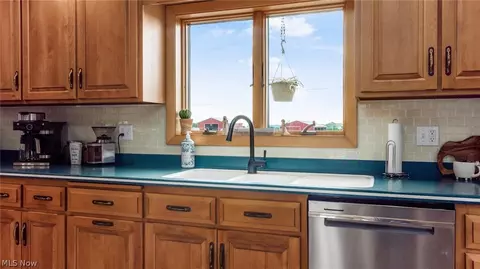 Kitchen - 10550 Amish Ridge Rd, Somerset, OH 43783 photo 5 of 5