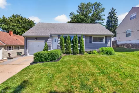 153 Far View Dr SW, North Canton, OH 44720