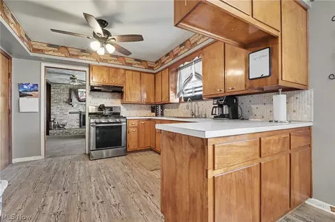 Kitchen - 577 Geneva Ave, Struthers, OH 44471 photo 2 of 3