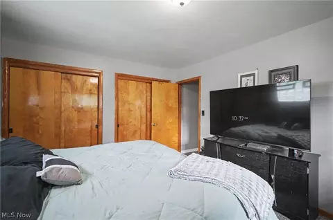 Bedroom - 577 Geneva Ave, Struthers, OH 44471 photo 5 of 6