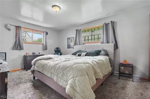 Bedroom - 577 Geneva Ave, Struthers, OH 44471 photo 1 of 6