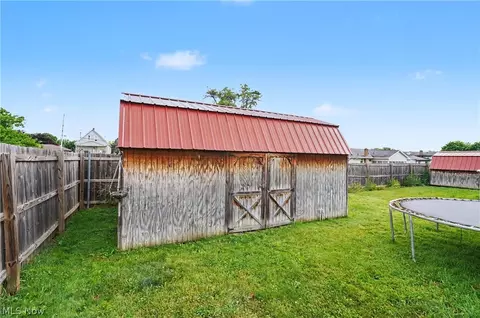 Exterior - 577 Geneva Ave, Struthers, OH 44471 photo 6 of 7