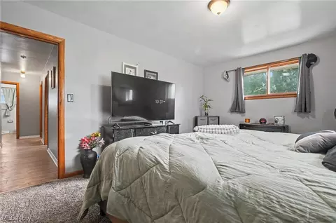 Bedroom - 577 Geneva Ave, Struthers, OH 44471 photo 2 of 6