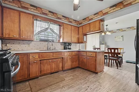 Kitchen - 577 Geneva Ave, Struthers, OH 44471 photo 1 of 3
