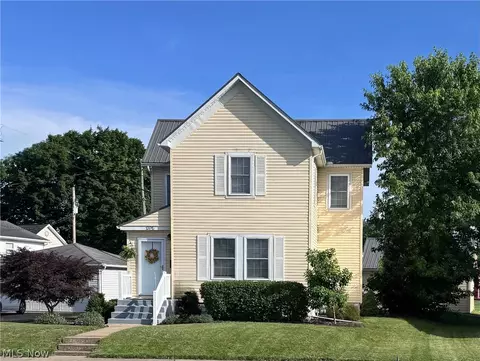 Exterior - 315 E State St, Newcomerstown, OH 43832 photo 1 of 2