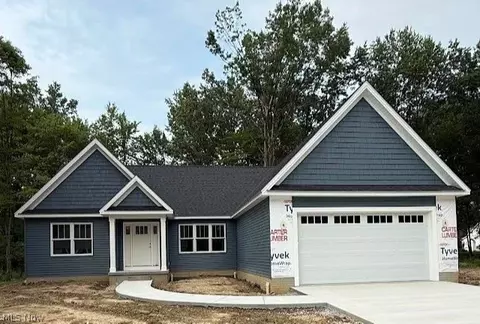 869 Breezewood Ln, Vermilion, OH 44089