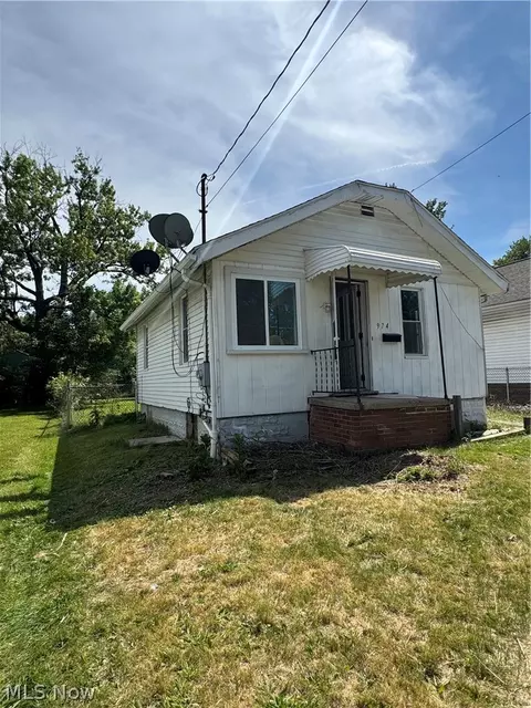 974 Wyley Ave, Akron, OH 44306