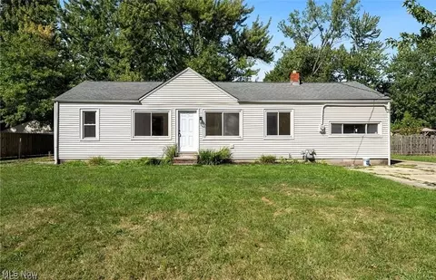 7407 Hawk Ave, Mentor, OH 44060