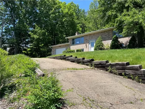 210 Ridgewood Blvd, Minerva, OH 44657