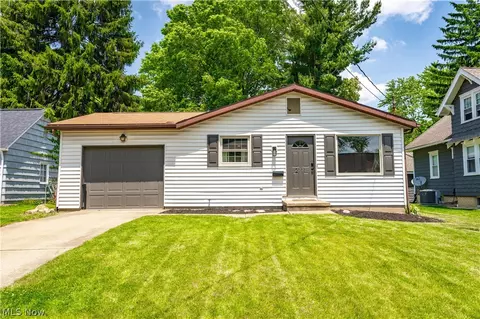 2111 34th St NW, Canton, OH 44709