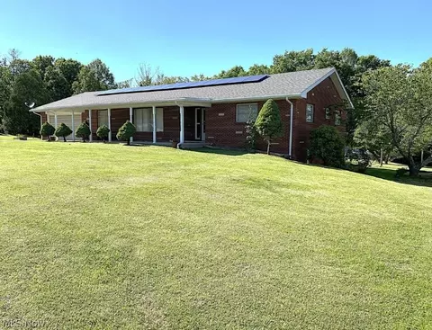 61 Oak Dr, Spencer, WV 25276