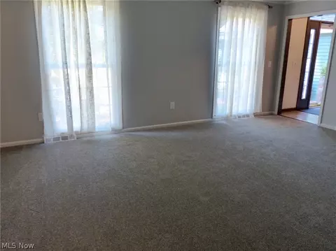 Living - 9144 Gregory Ct, Mentor, OH 44060 photo 1 of 4