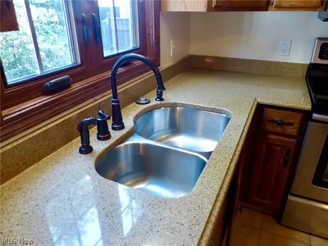 Kitchen - 9144 Gregory Ct, Mentor, OH 44060 photo 3 of 4