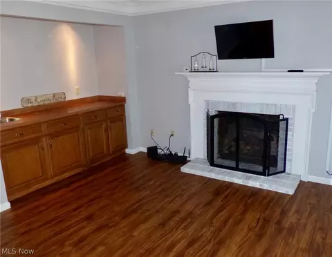 Living - 9144 Gregory Ct, Mentor, OH 44060 photo 3 of 4