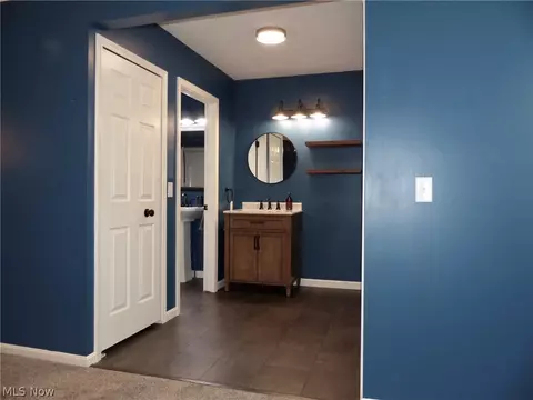 Entry Way - 9144 Gregory Ct, Mentor, OH 44060 photo 3 of 4