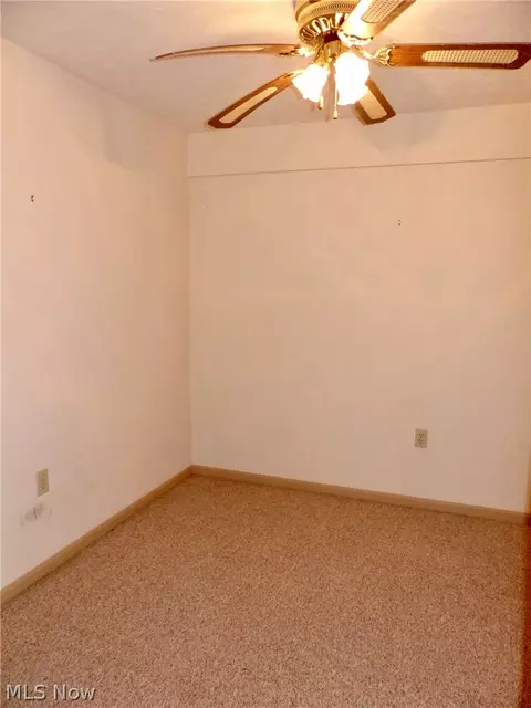 Bedroom - 9144 Gregory Ct, Mentor, OH 44060 photo 4 of 4