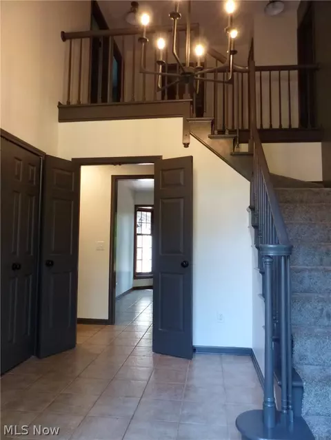Entry Way - 9144 Gregory Ct, Mentor, OH 44060 photo 2 of 4