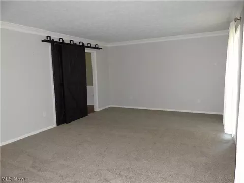 Living - 9144 Gregory Ct, Mentor, OH 44060 photo 2 of 4