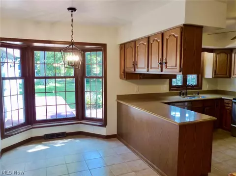 Kitchen - 9144 Gregory Ct, Mentor, OH 44060 photo 4 of 4