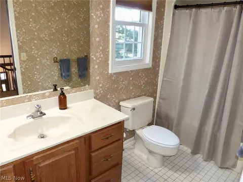 Bath - 9144 Gregory Ct, Mentor, OH 44060 photo 3 of 4