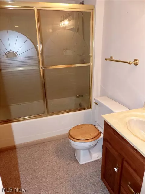 Bath - 9144 Gregory Ct, Mentor, OH 44060 photo 4 of 4