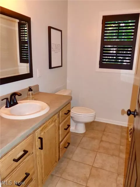 Bath - 9144 Gregory Ct, Mentor, OH 44060 photo 1 of 4