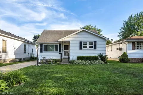 179 Caroline St, Elyria, OH 44035
