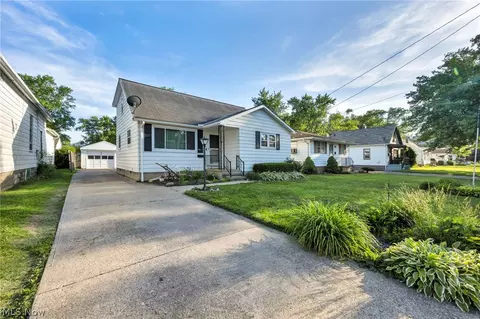 179 Caroline St, Elyria, OH 44035 photo 3