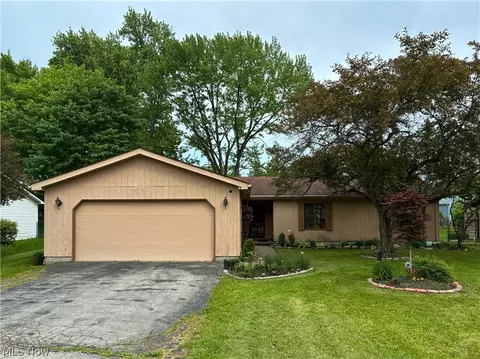 835 Cynthia Ct, Niles, OH 44446