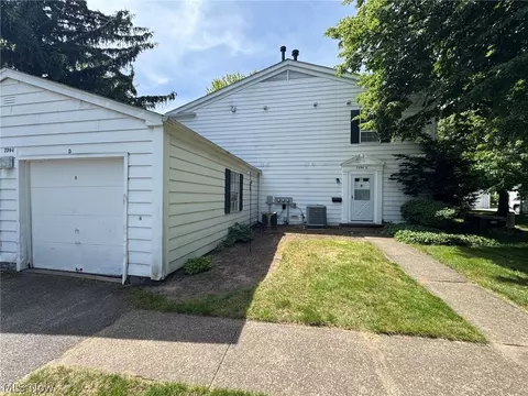 7294 Foxmill Rd #19D, Mentor, OH 44060